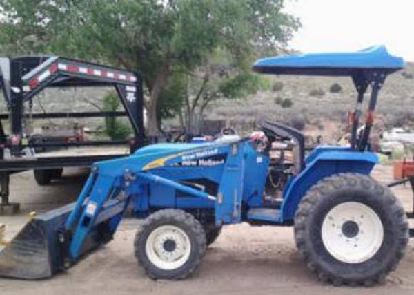Photo New Holland TC-30 Tractor