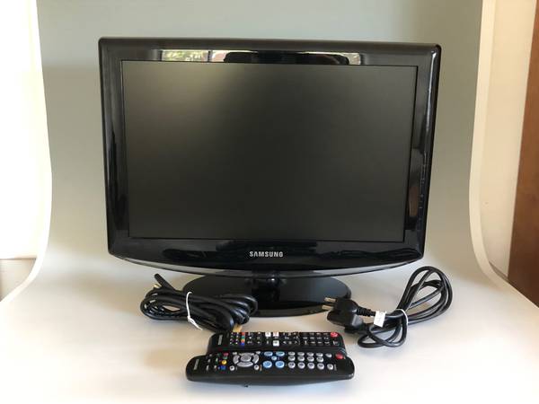 Photo Samsung 19 HDTV Model LN19A330J1D- HDMI With Remotes - $25 (Santa Fe)