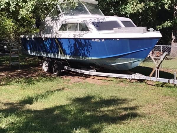 Photo Chris craft boat $1,000