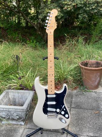 Photo Guitar Fender Stratocaster Standard American 2008 Modified Electric $940