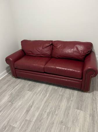 Photo La-Z-Boy Couch Pullout (Queen) $800