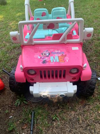 Photo Power wheels Barbie Jeep $77