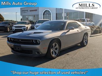 Photo Used 2015 Dodge Challenger SXT for sale