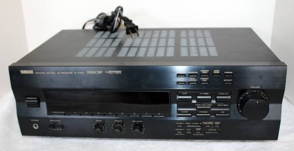 Photo Yamaha R-V703 Natural Sound AV Stereo Receiver  Dolby Pro Logic $89