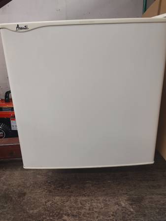 Photo 1.6 cu.ft Avanti Compact Refrigerator. Like new. $90