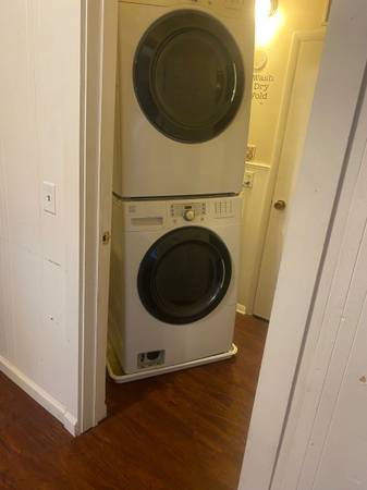 Photo Kenmore Elite stackable washer and dryer $325