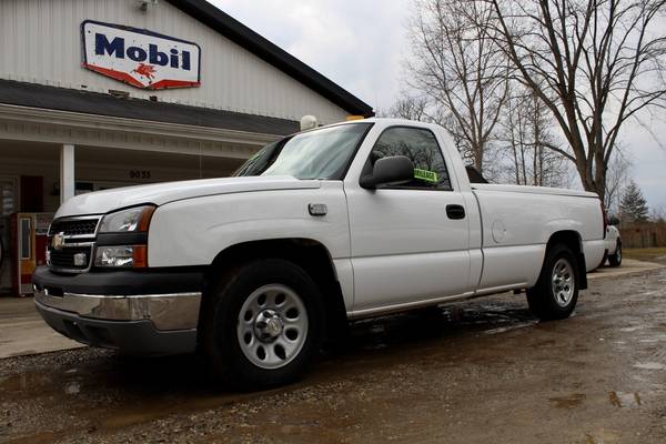 Photo 2006 CHEVY SILVERADO C15001-OWNERV-8LOW MILES - $9,998 (SHOW ME USED CARS-FLINT)