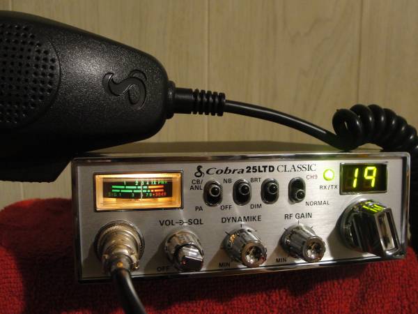 Photo CB radio and power supply