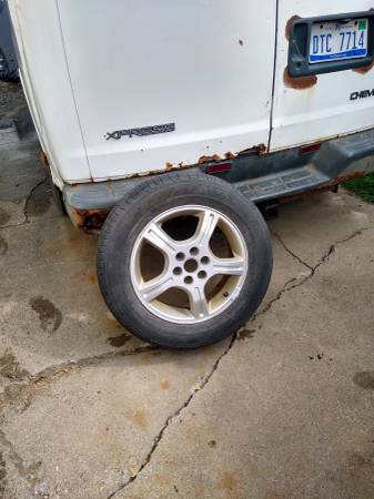 Photo Wheel and tire, 3 three wheel bearings Chevrolet