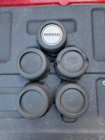 Photo Nissan Hardbody Center Caps... $40