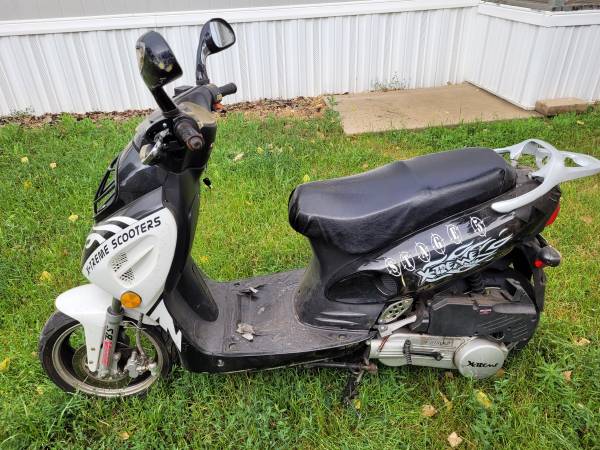 Photo 150cc Scooter $1,000