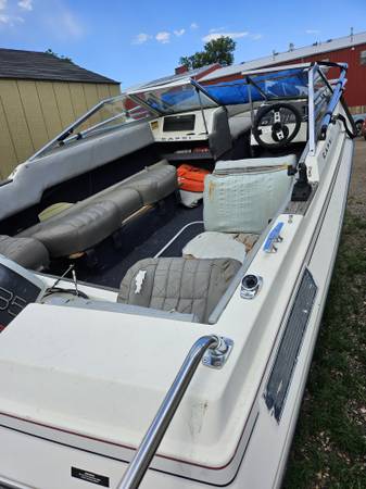 1986 Bayliner motor boat $1,200
