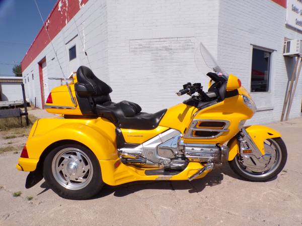 Photo 2001 Honda Goldwing Trike $13,995