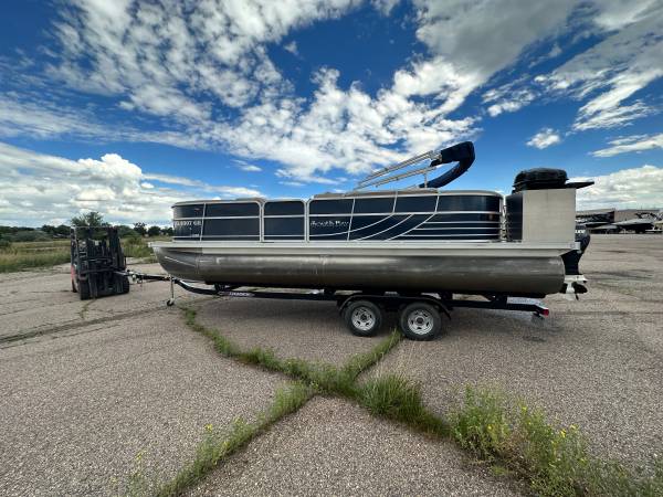 2012 South Bay 522rs pontoon 22 ft with evinrude 40 hp $14,500