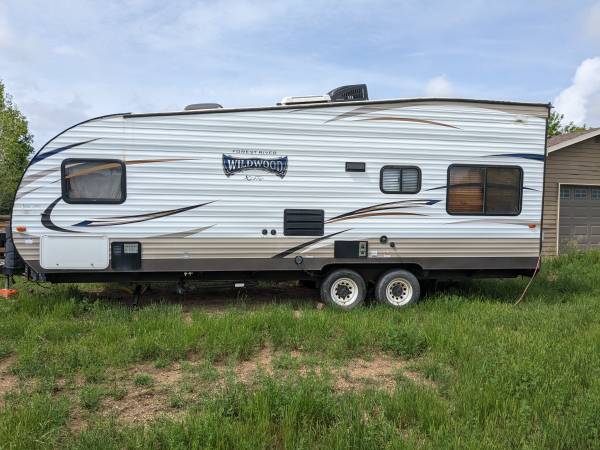 Photo 2017 Wildwood Toy Hauler - 28 feet $17,000