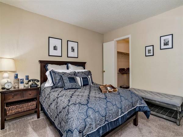 Photo Amazing 2 bed, 2 bath at Country Club West Washerdryer included $1,442