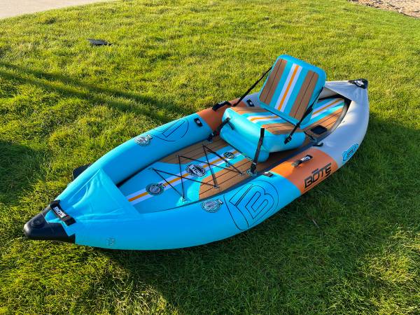 Photo Bote Inflatable Kayak 10ft w paddle $500