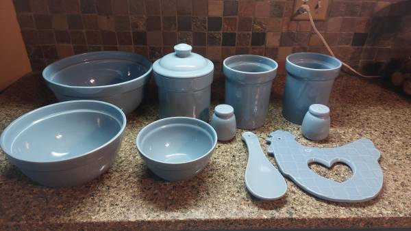 Photo Ceramic Mixing Bowls, Canisters, Trivet, Salt and Pepper Shaker $25