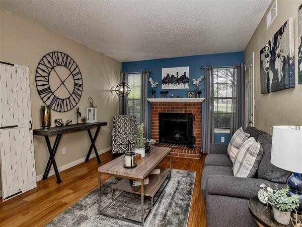 Photo Country Club West  Comfortable 1 bed, 1 bath, prime location $1,291