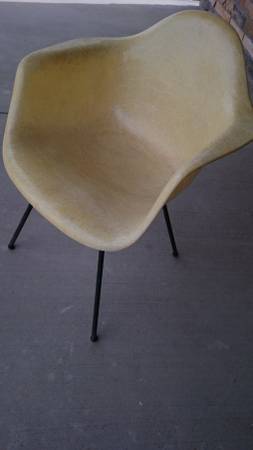 Photo Eames 1st Generation Shell Chair - Rope Edges $850