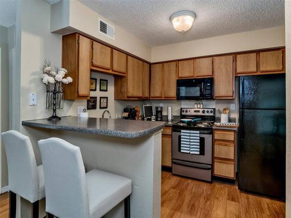Photo Happiness awaits you at Country Club West 2 bed, 2 bath, 1050 sqft $1,468