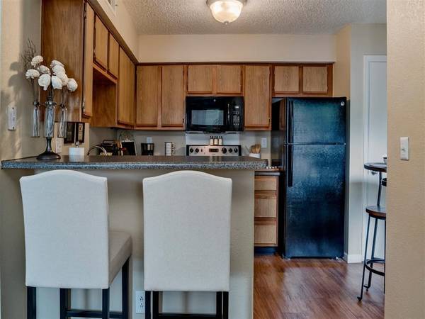 Photo Happiness awaits you at Country Club West 2 bed, 2 bath, 1050 sqft $1,653