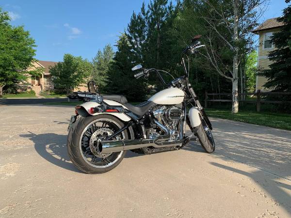 Photo Just Reduced. 2019 Harley Breakout 1460 miles $20,500