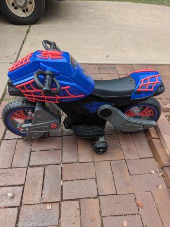 Photo Marvel Spider-Man 6V Battery Powered Motorcycle Ride-on Toy $60