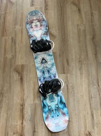 Photo Never Summer Infinity 142 Womens All-Mountain Snowboard $420