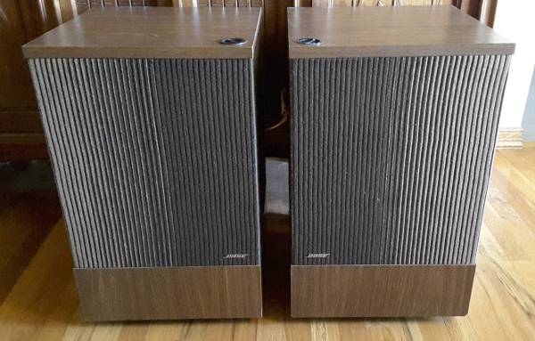 Photo Pair of Vintage Bose Model 501 Speakers $160