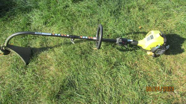 Photo RYOBI 25cc 2-Cycle Attachment Capable Full Crank Gas String Trimmer $90