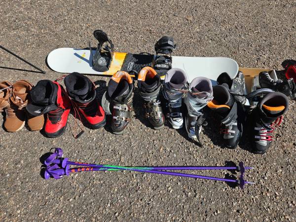 Photo Ski and snowboard stuff $1