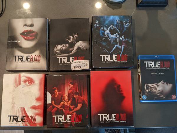 Photo True Blood all 7 seasons complete dvd Blu-ray $40