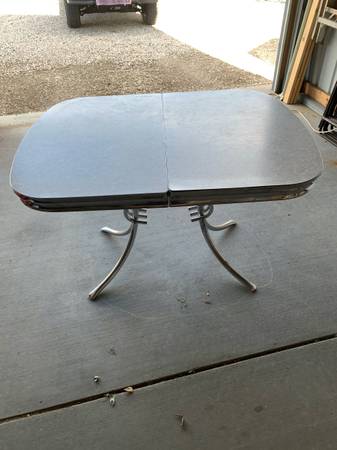 Photo VTG. Original Formica Kitchen Table With Leaf $125