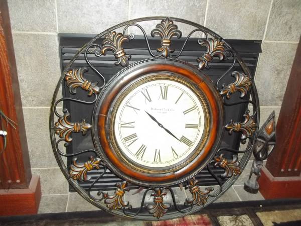 Photo big giant wall clock 3 foot round $40