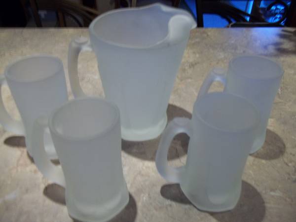 Photo rare vintage Tiara frosted pitcher and mugs $10