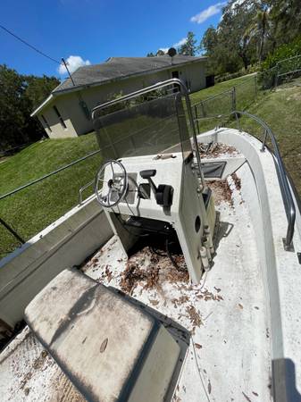 Photo 17ft center console boat $1,500