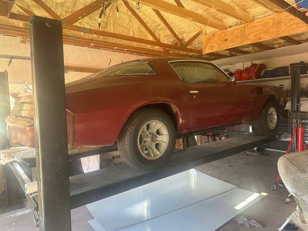 Photo 1979 Chevy Z28 Camaro rolling no engine or trans $5,900