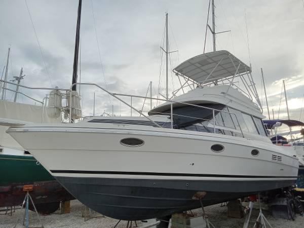 1989 Bayliner 3416 sport fishing yacht $25,000