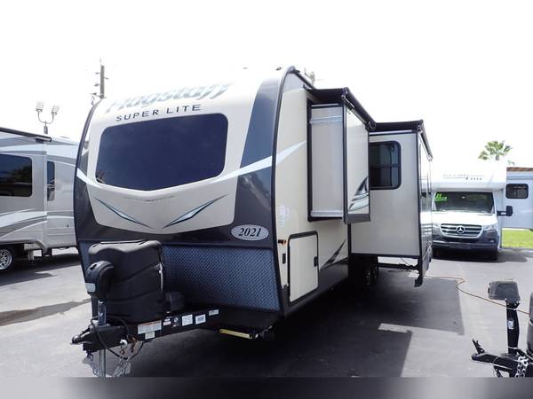 Photo 2021 FOREST RIVER FLAGSTAFF 29 FT. TRAVEL TRAILER $29,990