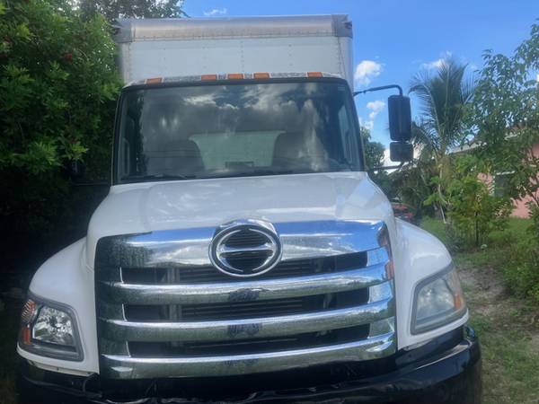 Photo 26 ft HINO 268 Truck For Sale $32,500