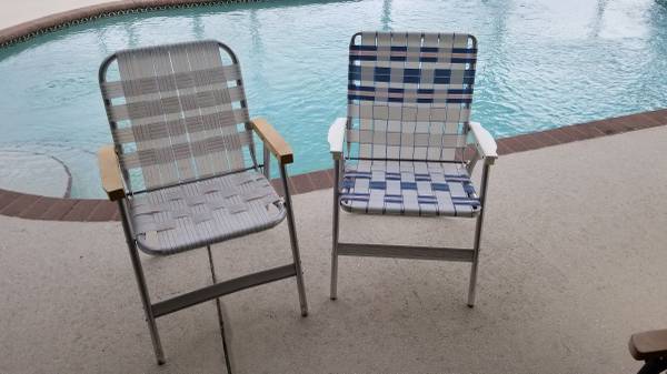 2 Vintage Aluminum Lawn  Pool  Deck Chairs $20