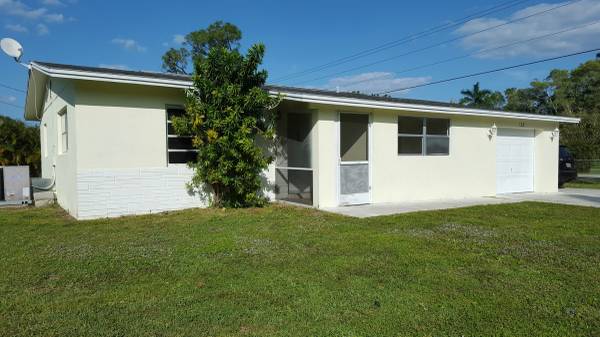 Photo 3BR2BA house for sale North Ft.Myers $275,000