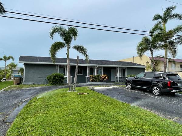 AMAZING FULLY FURNISHED DUPLEX NEAR DOWNTOWN CAPE CORAL $1,750