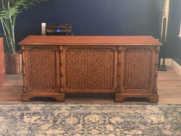 Photo Authentic TOMMY BAHAMA home office furniture