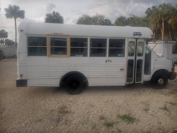 Photo CHEVROLET LS 6.0 MOTOR 2004 RV PROJECT w Overdrive... sell or TRADE $3,500