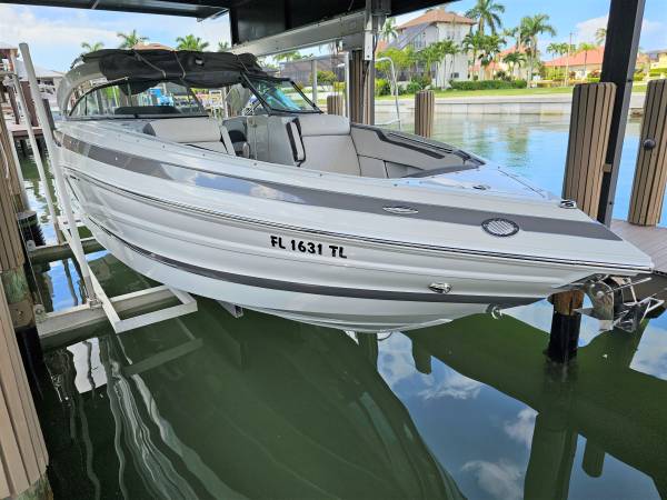 Photo Crownline 290 XSS Outboard 350 hp- LIKE NEW $139,900