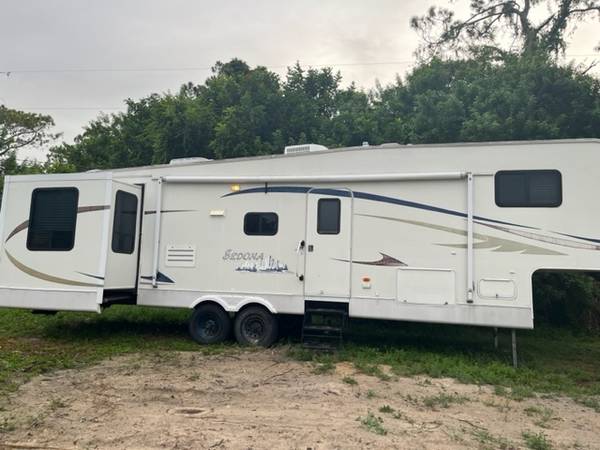 RV FOR RENT 36 ft $1200 A MONTH $1,200