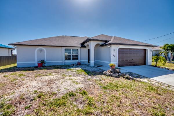 Photo Rent-Short or Annual. 422 car garage home in desirable NW Cape Coral $1,320