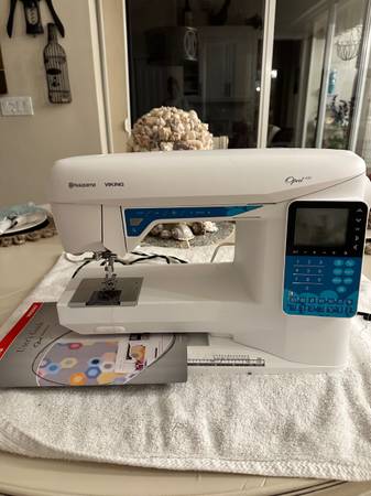 Photo Sewing Machine HUSQVARNA VIKING OPAL 650 $425